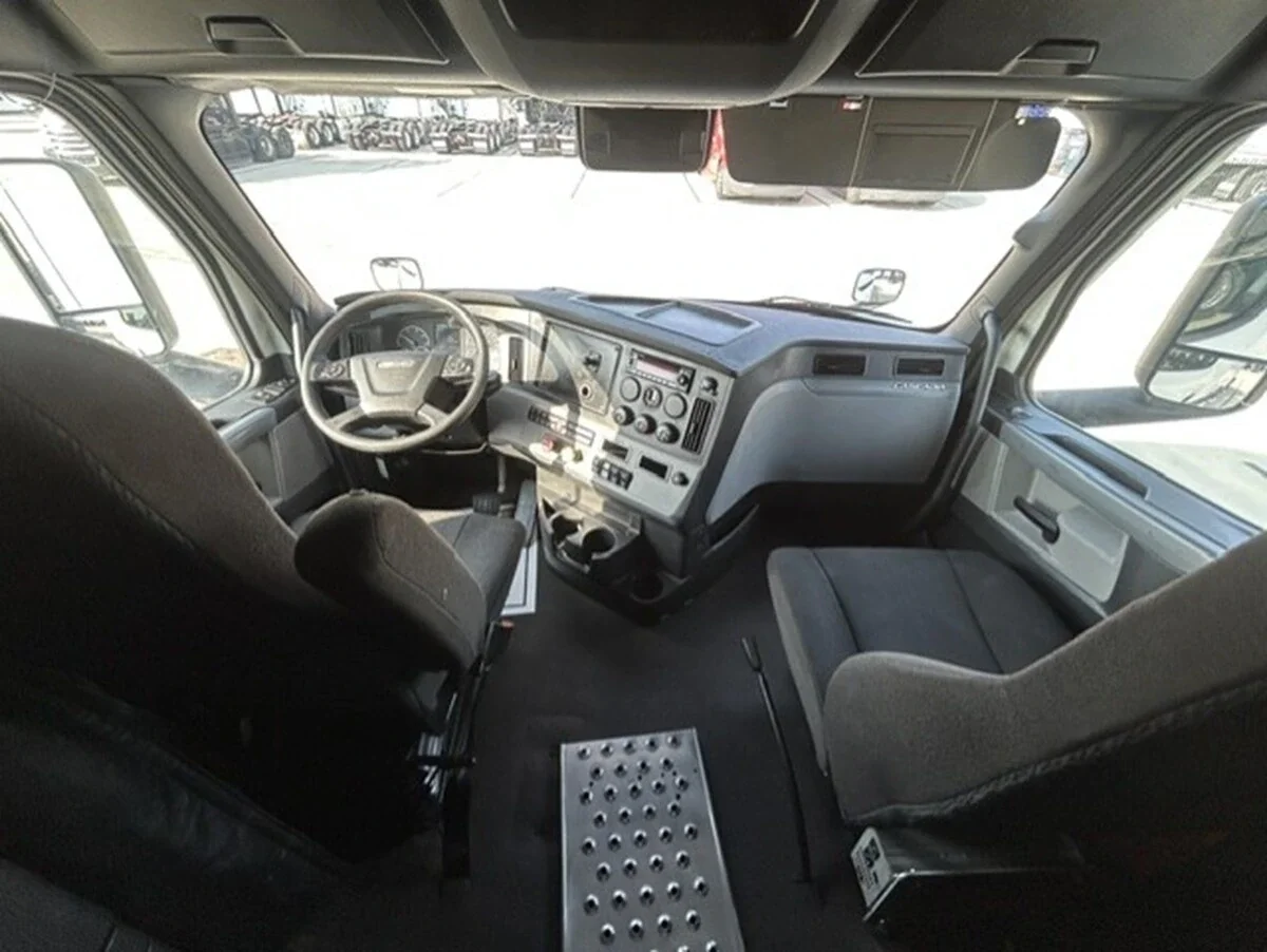 2022 Freightliner Cascadia — photo 20