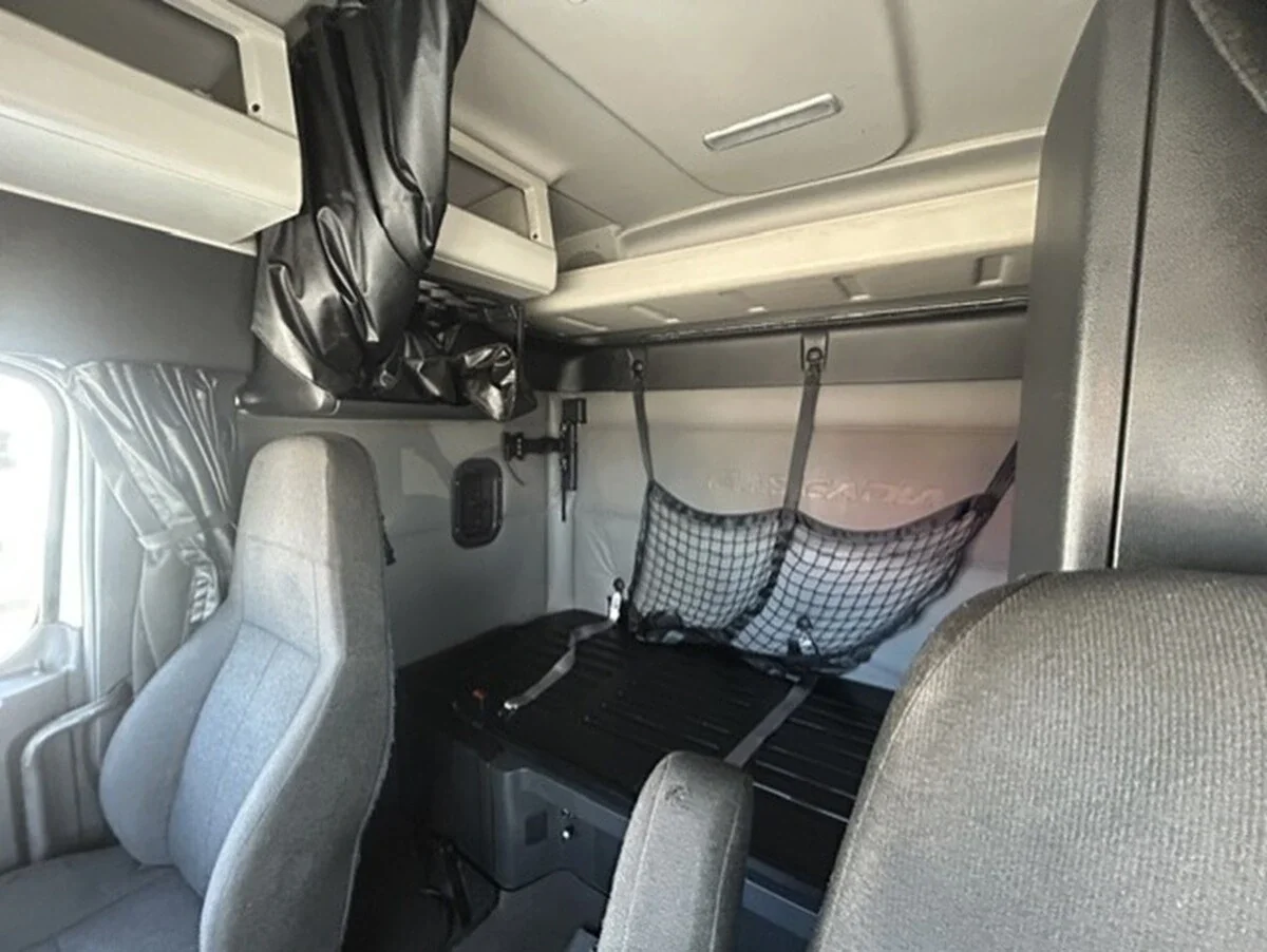 2022 Freightliner Cascadia — photo 15