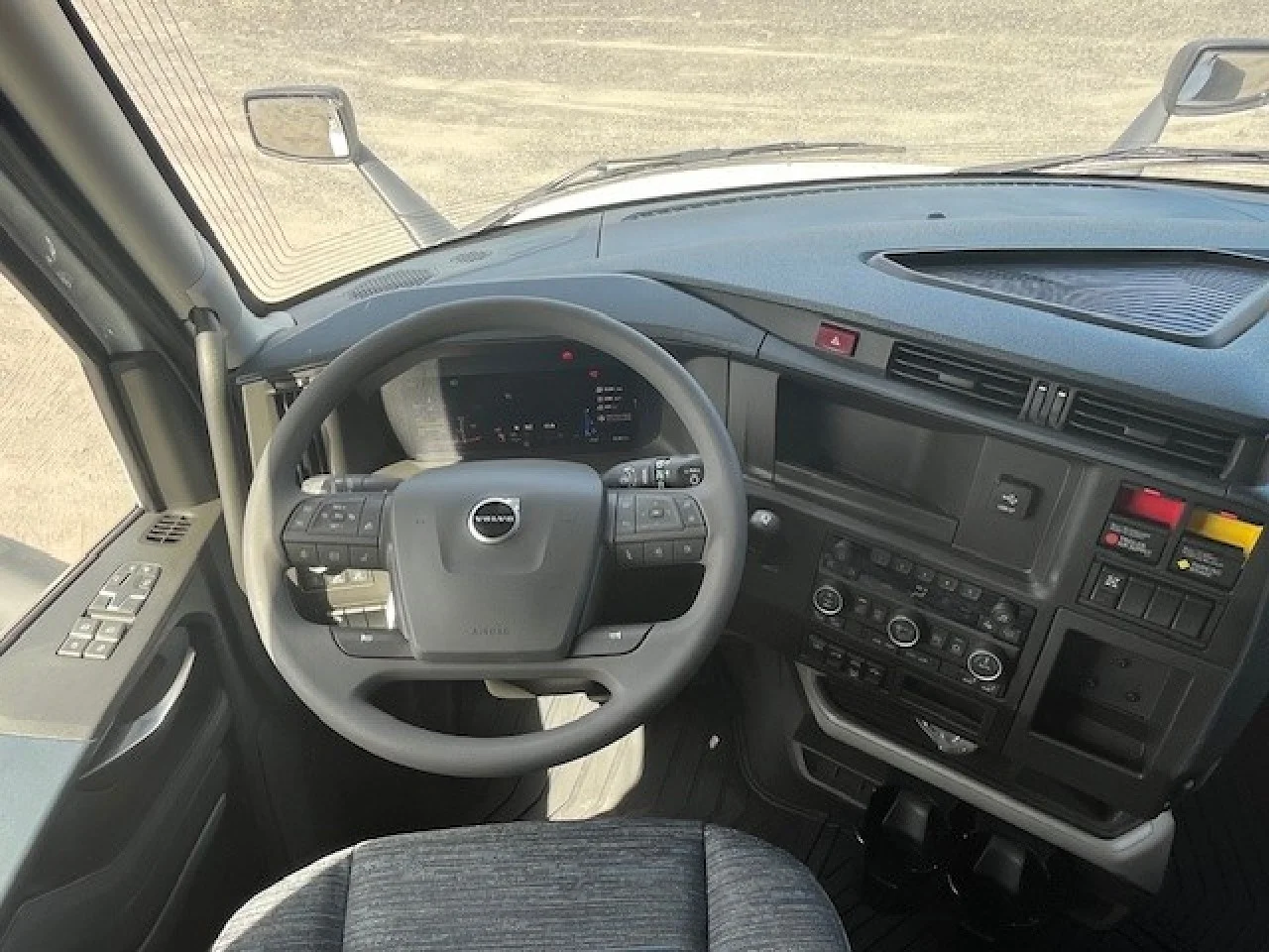 2026 Volvo VNL 860 in Dunmore, PA — photo 8