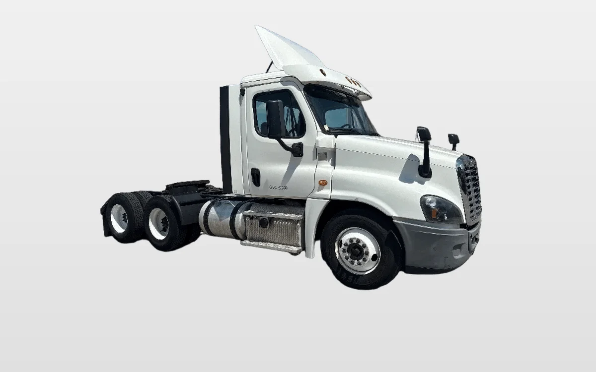 2018 Freightliner Cascadia - image 1