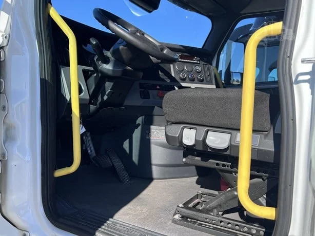 2023 Freightliner Cascadia in Location: Springfield, OH — photo 5