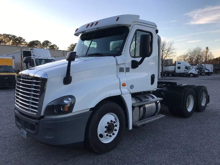 2018 Freightliner Cascadia in Prince George, VA — photo 3