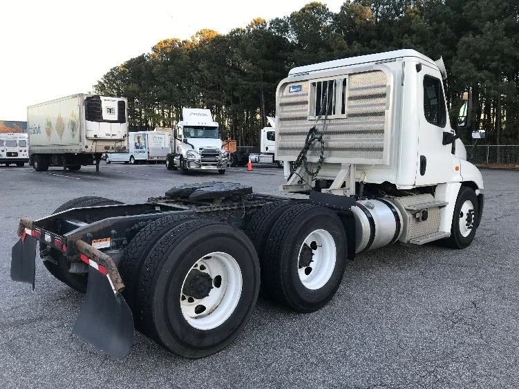 2018 Freightliner Cascadia in Prince George, VA — photo 7