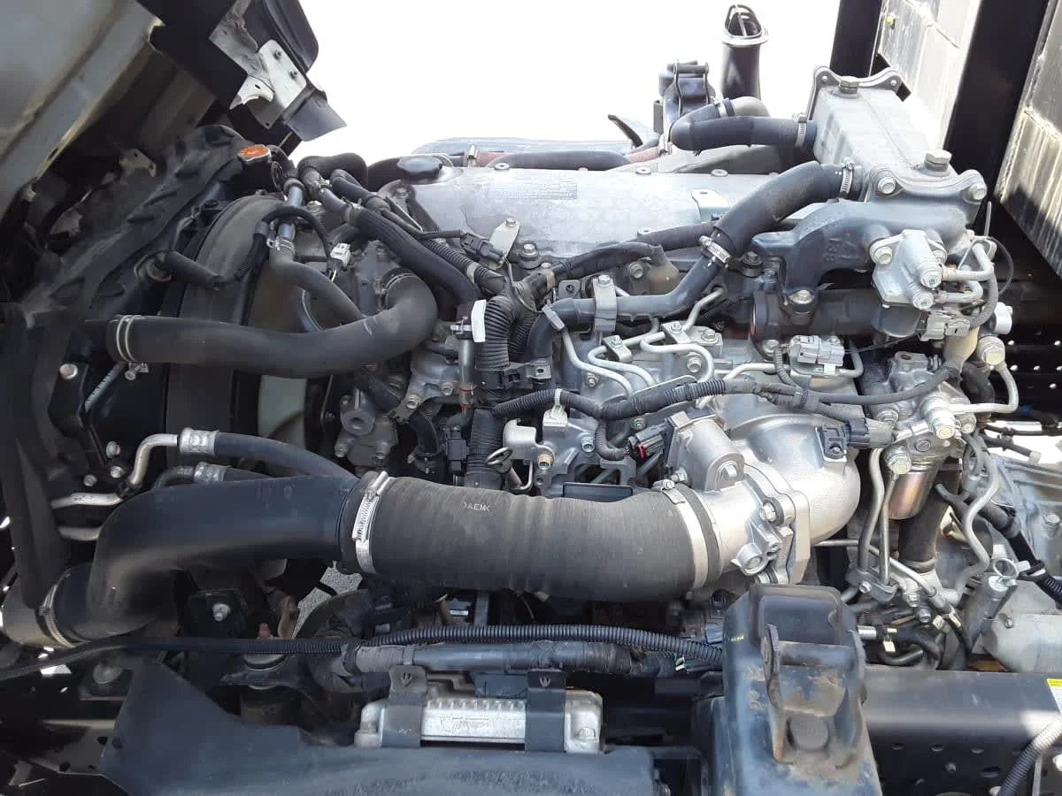 2019 Isuzu NPR - image 9