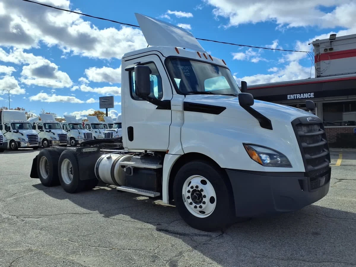 2019 Freightliner Cascadia in Warwick, RI — photo 3