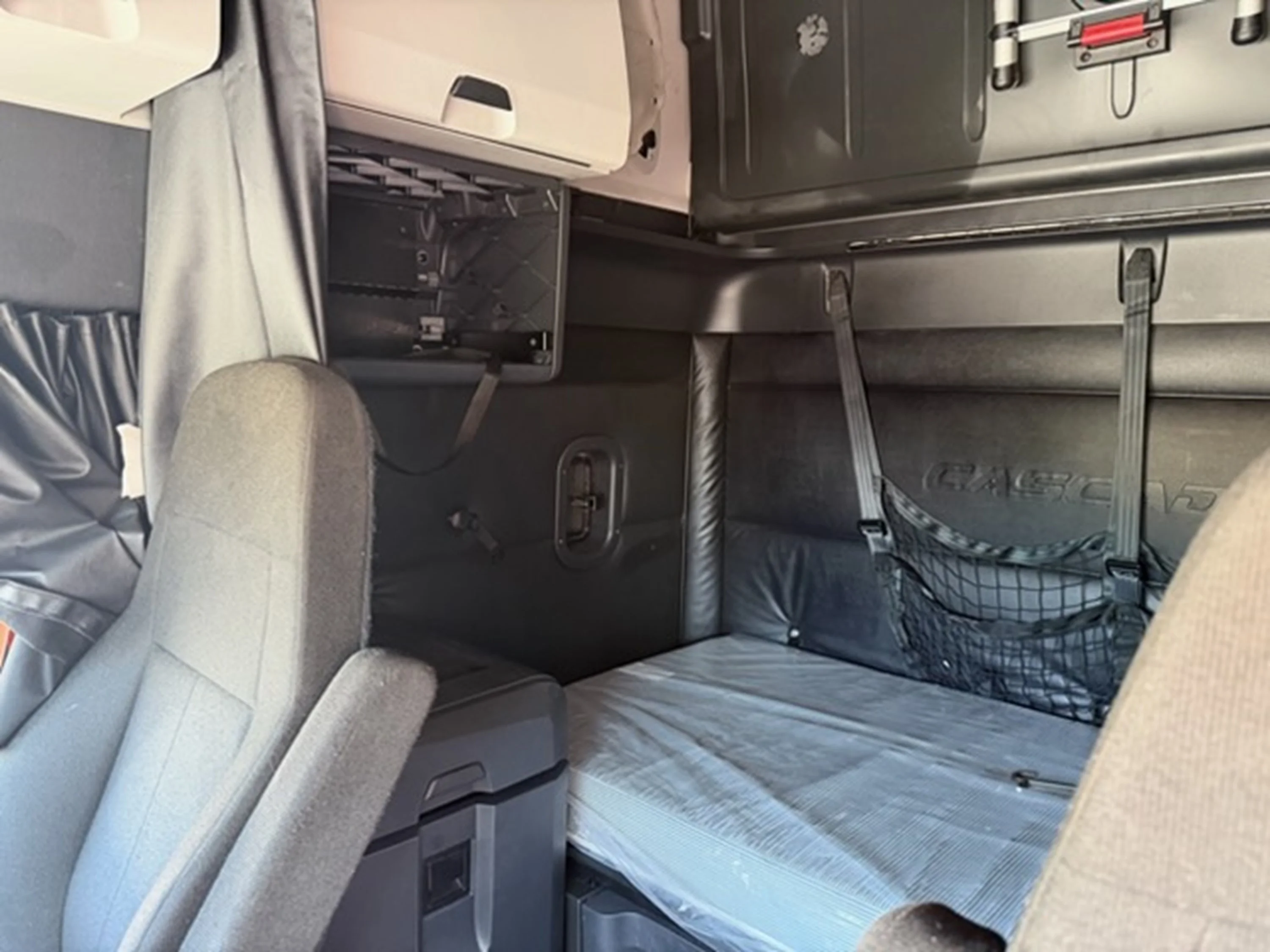 2024 Freightliner Cascadia — photo 10