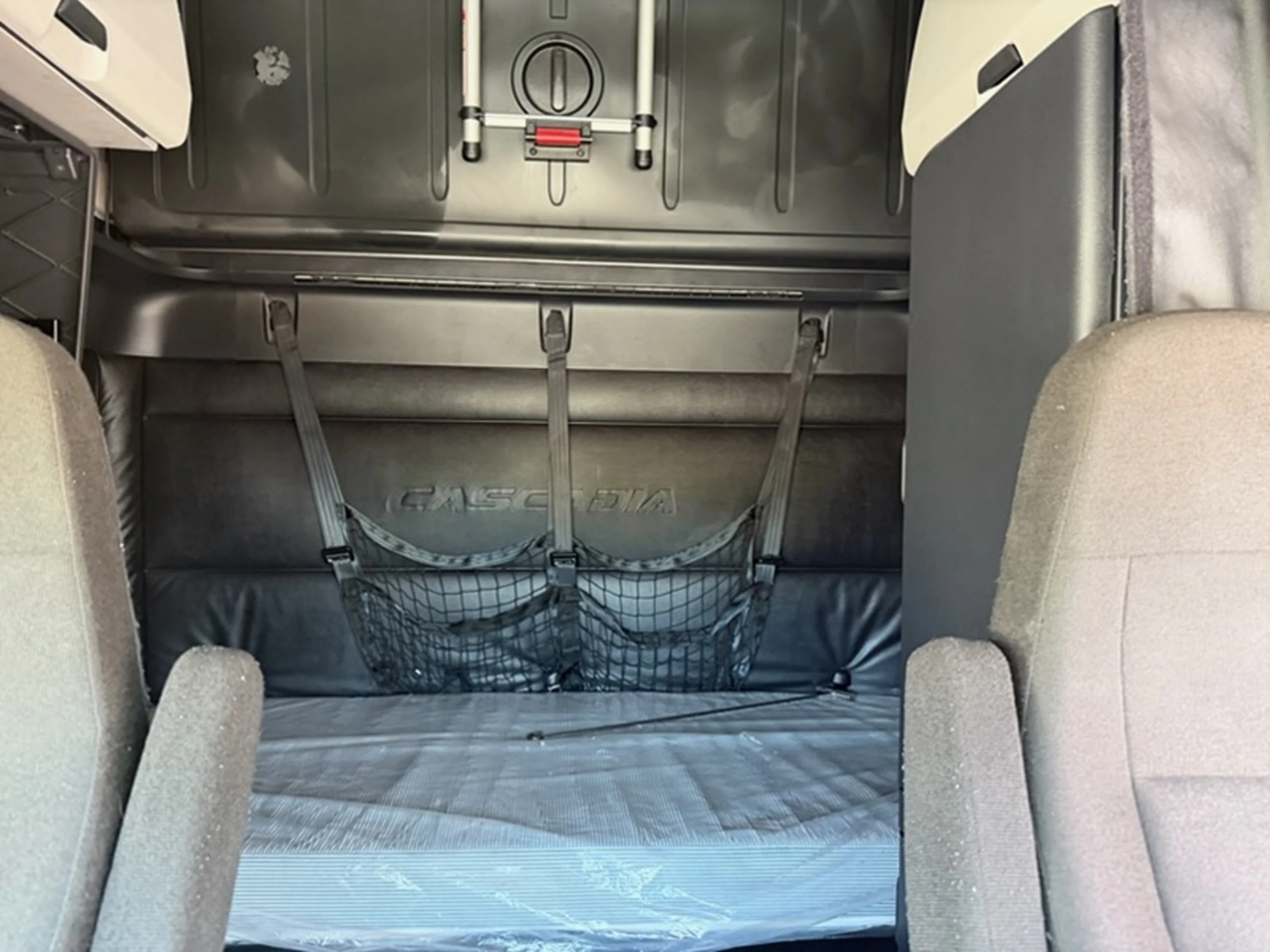 2024 Freightliner Cascadia — photo 11