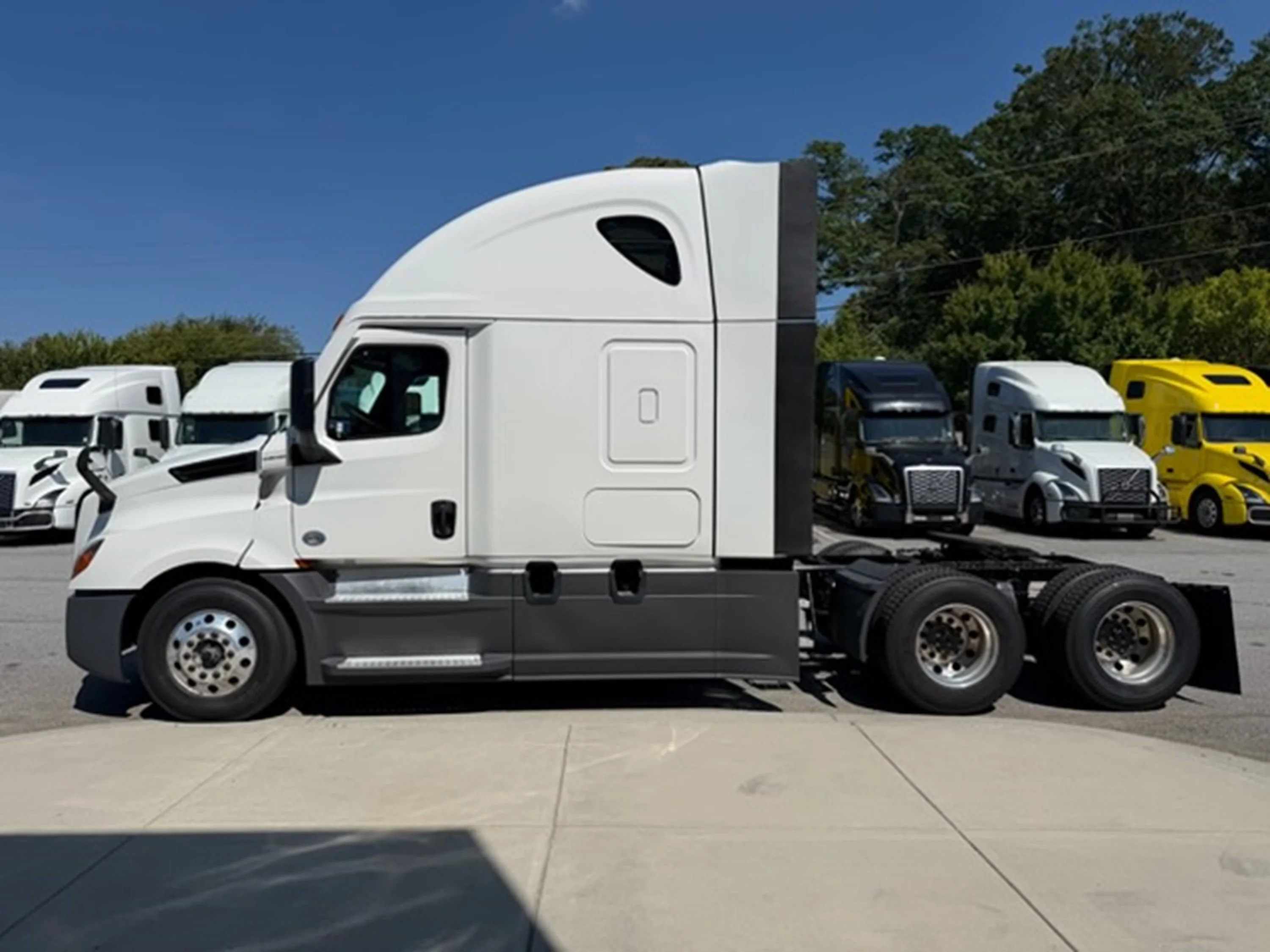 2024 Freightliner Cascadia — photo 6