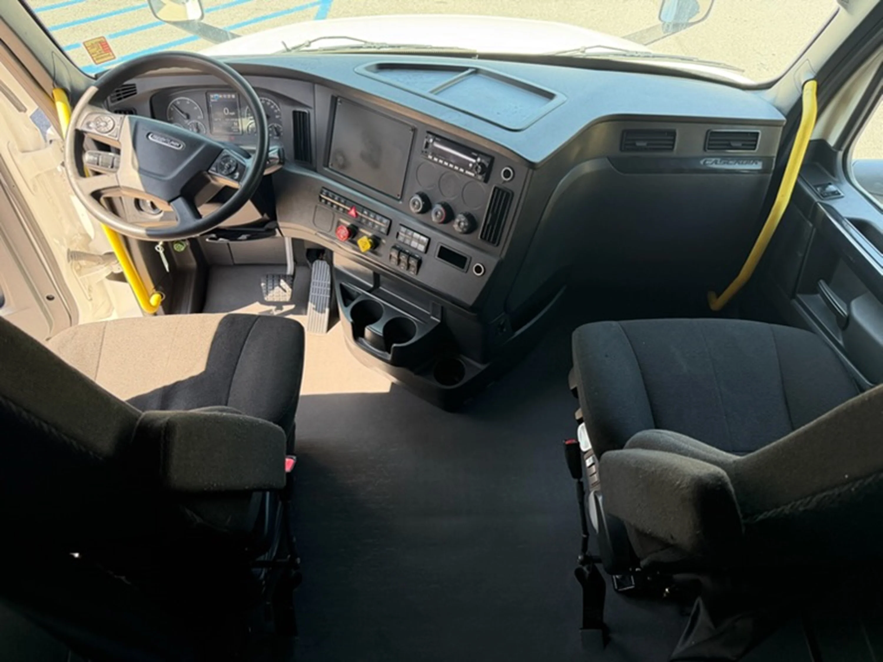 2024 Freightliner Cascadia — photo 12