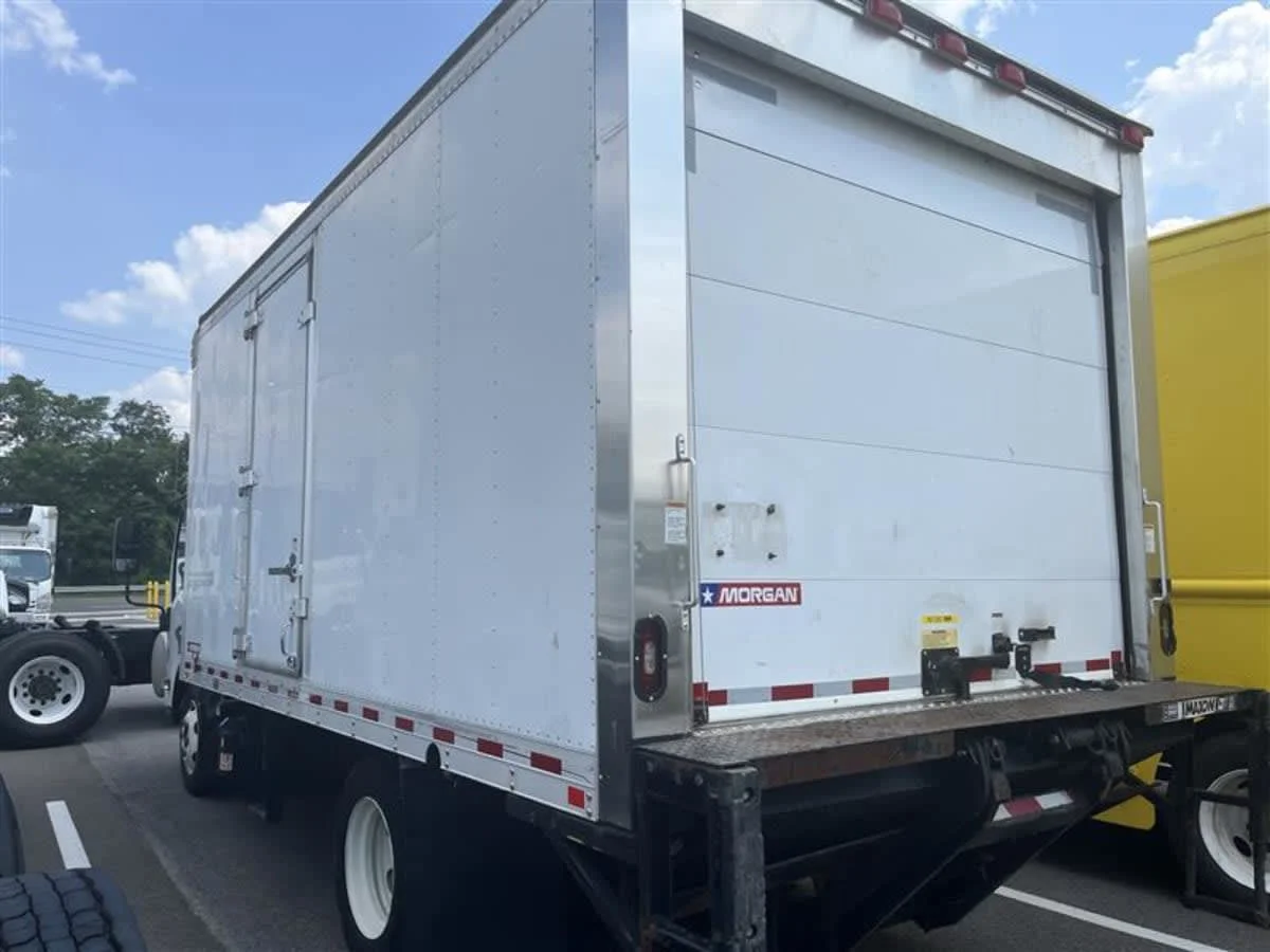 2019 Isuzu NRR - image 6