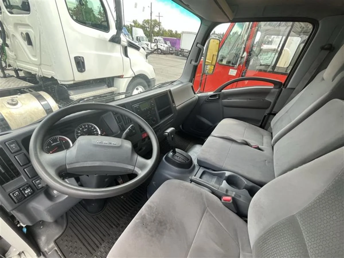 2019 Isuzu NRR in Beltsville, MD — photo 8