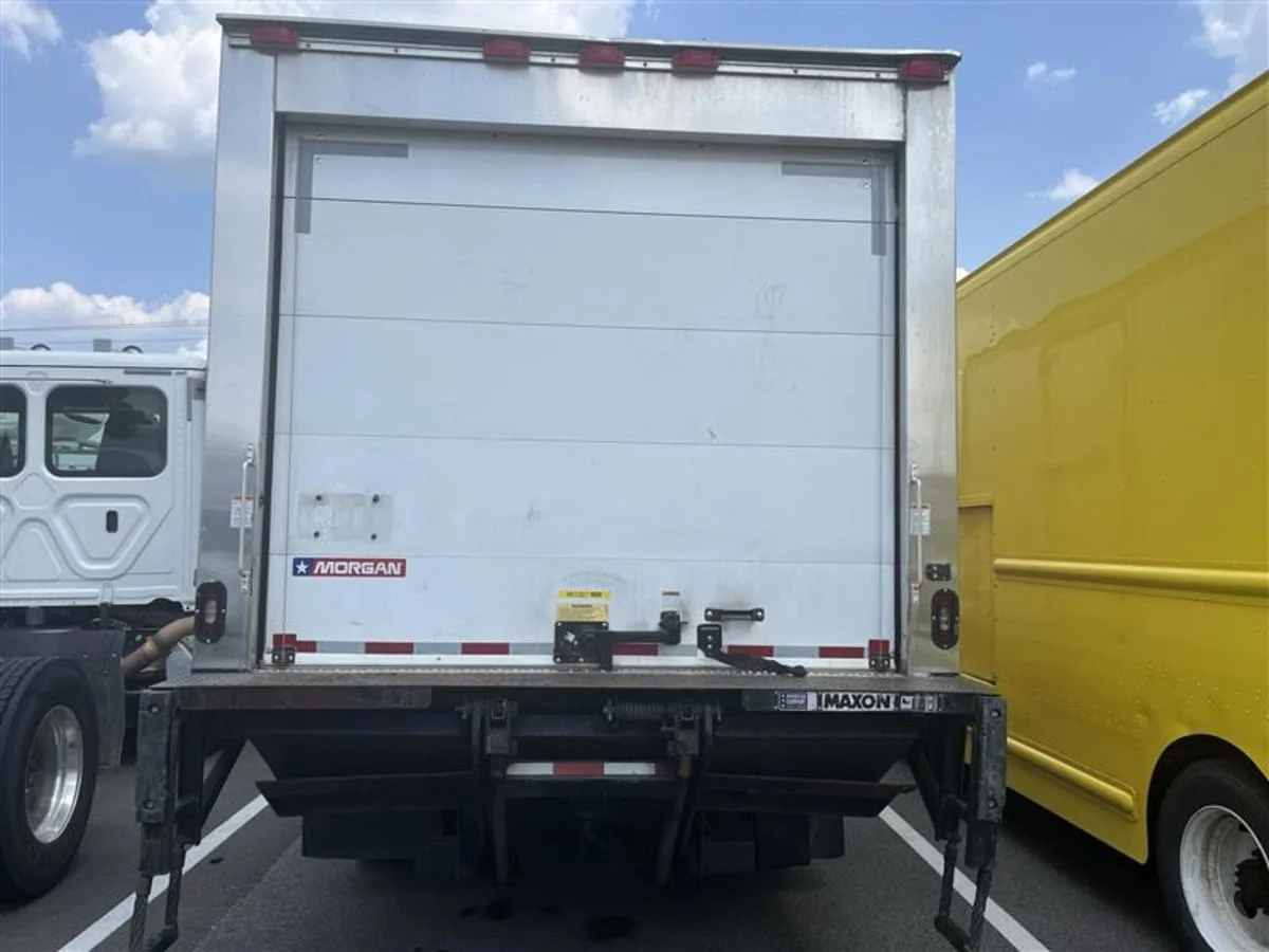 2019 Isuzu NRR in Beltsville, MD — photo 5