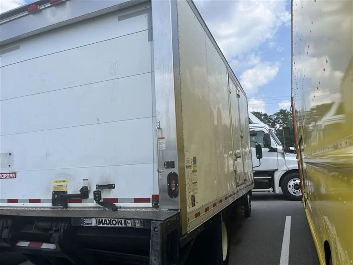 2019 Isuzu NRR in Beltsville, MD — photo 4