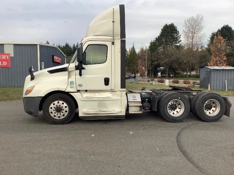 2019 Freightliner Cascadia - image 4