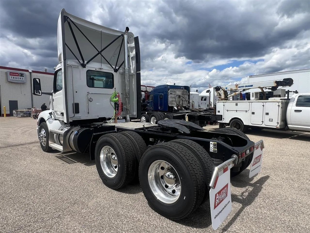 2027 Peterbilt 579 in South St. Paul, MN — photo 3