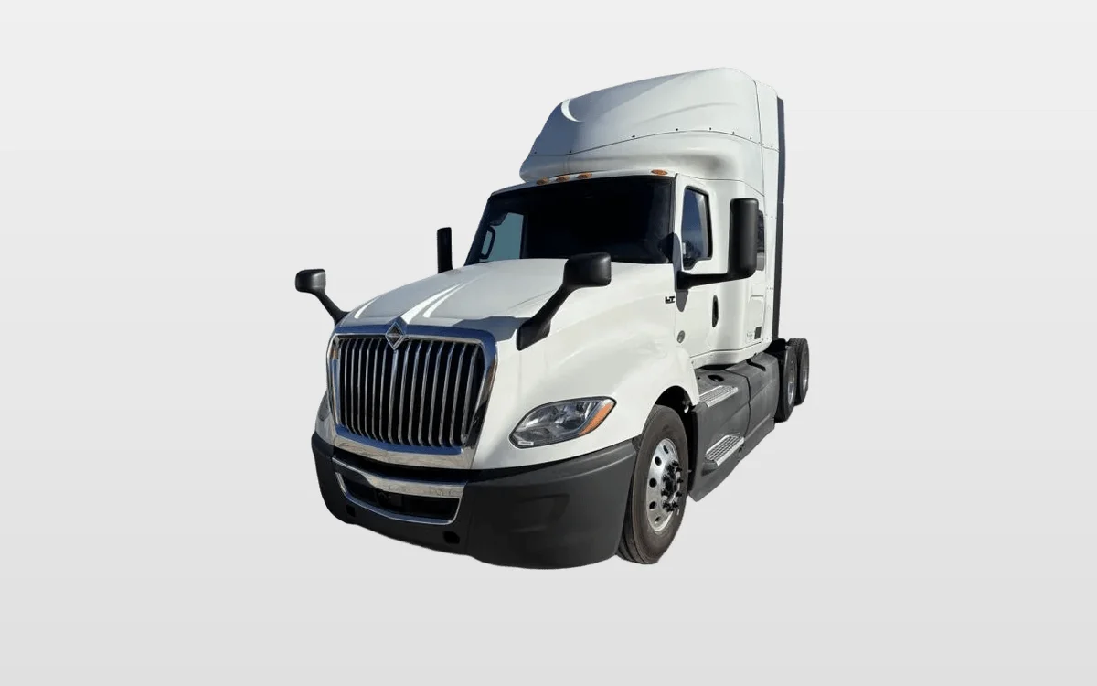 2022 International LT - image 1