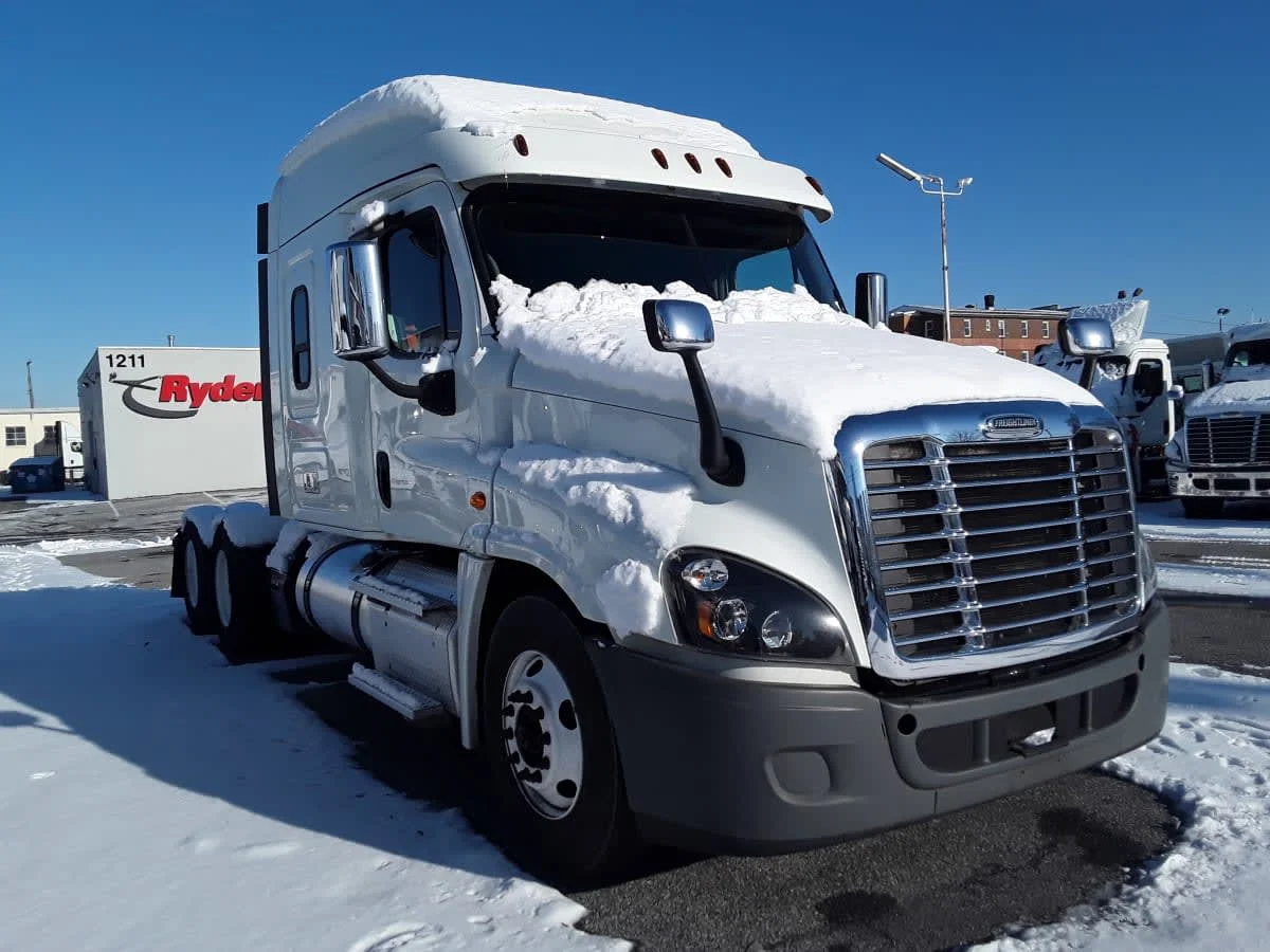 2020 Freightliner Cascadia - image 3