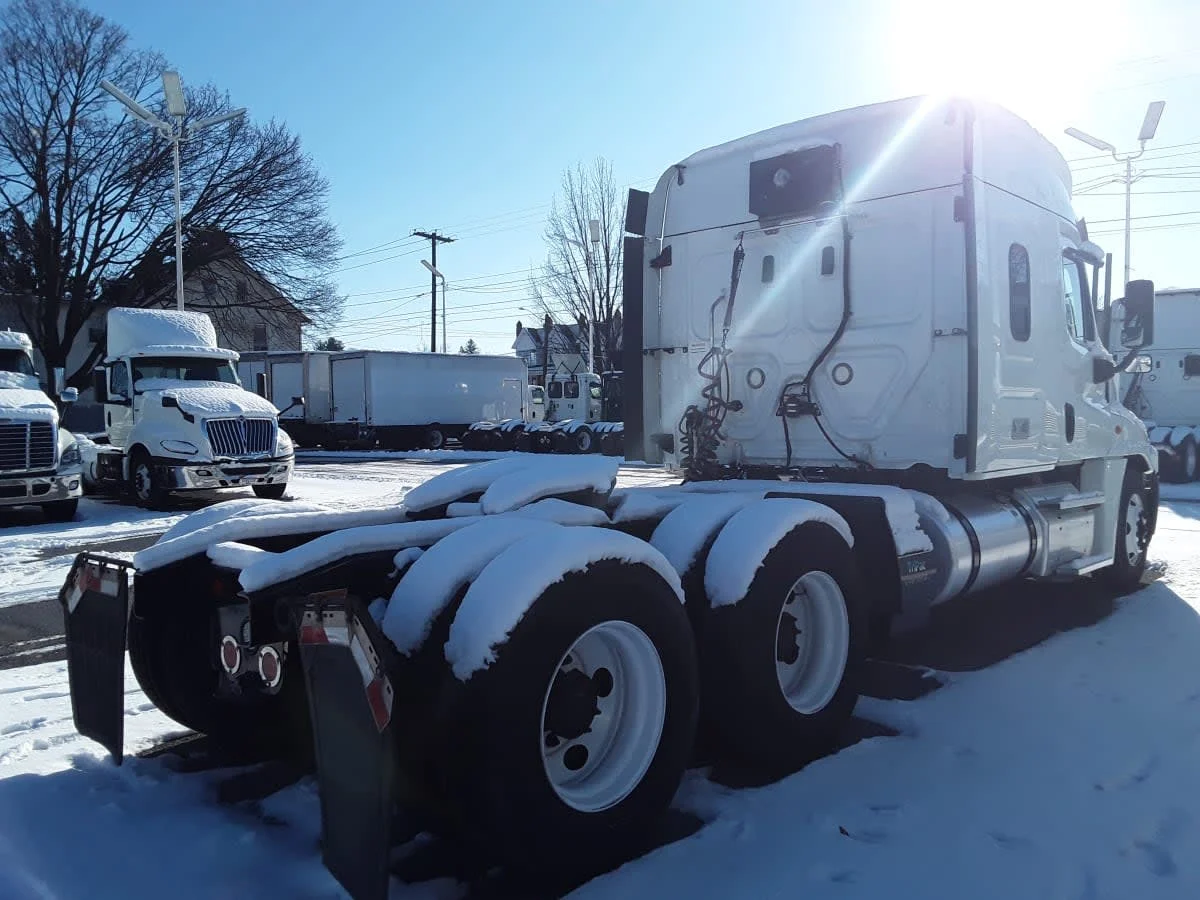 2020 Freightliner Cascadia - image 4