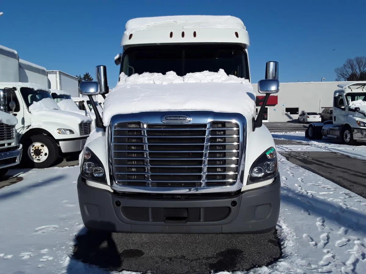 2020 Freightliner Cascadia - image 2