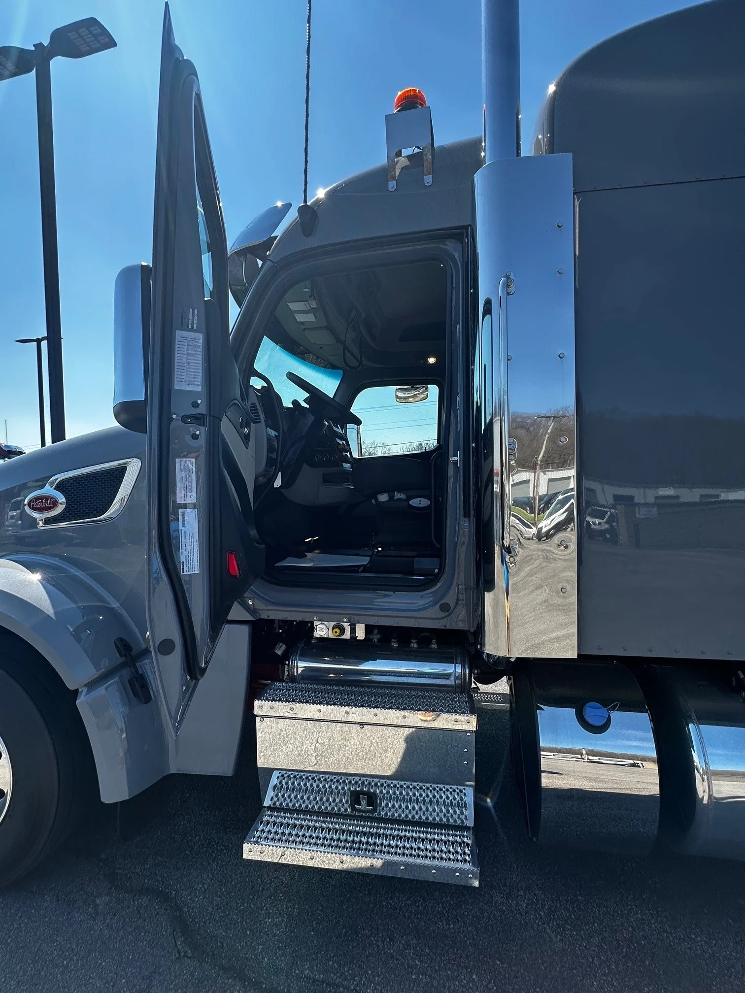 2027 Peterbilt 567 - image 8