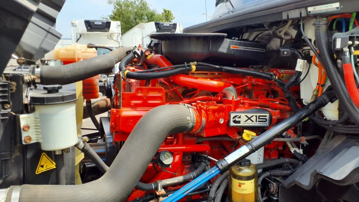 2019 International LT in Bolingbrook, IL — photo 8