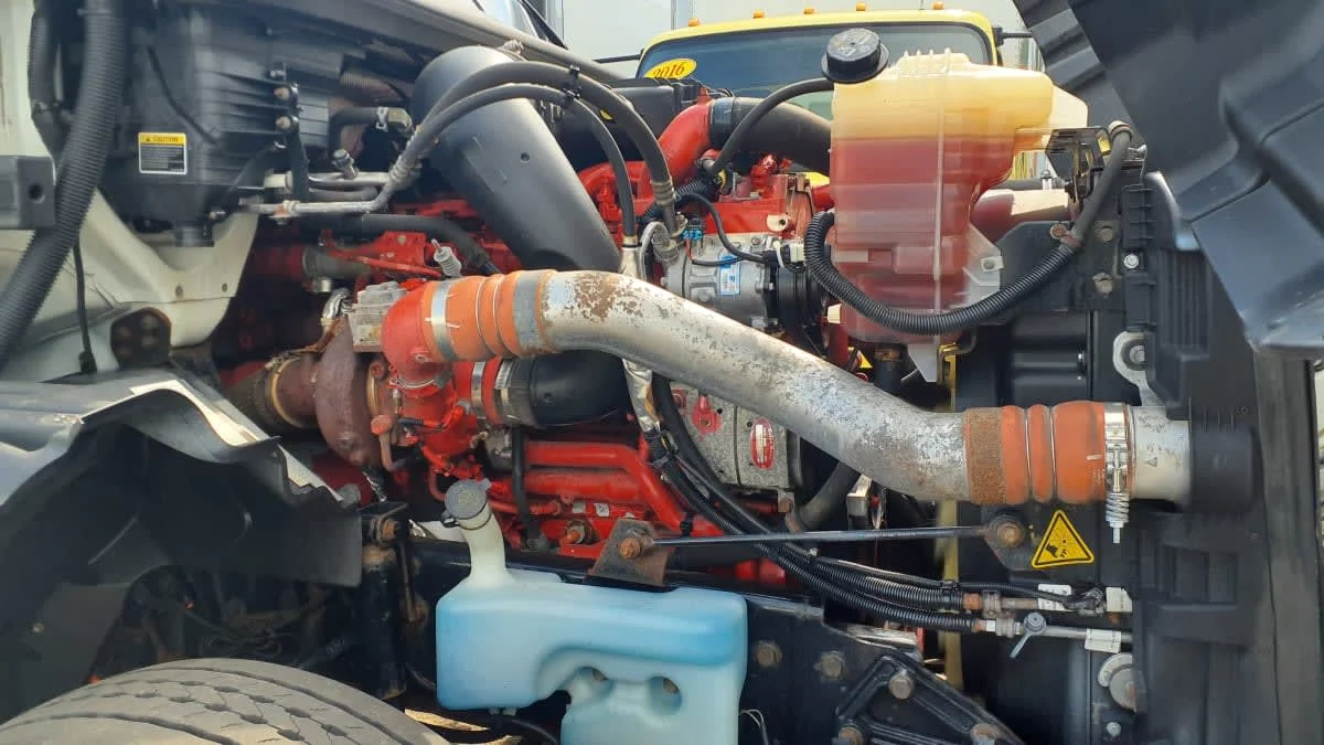 2019 International LT in Bolingbrook, IL — photo 9