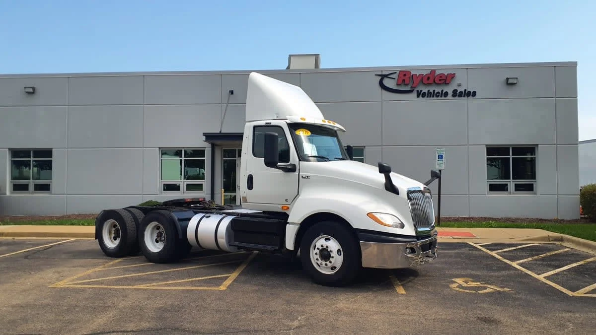 2019 International LT in Bolingbrook, IL — photo 3