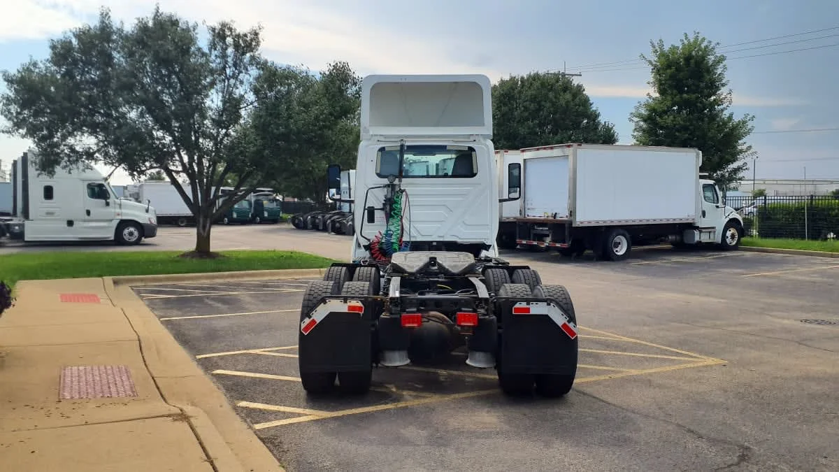 2019 International LT in Bolingbrook, IL — photo 5