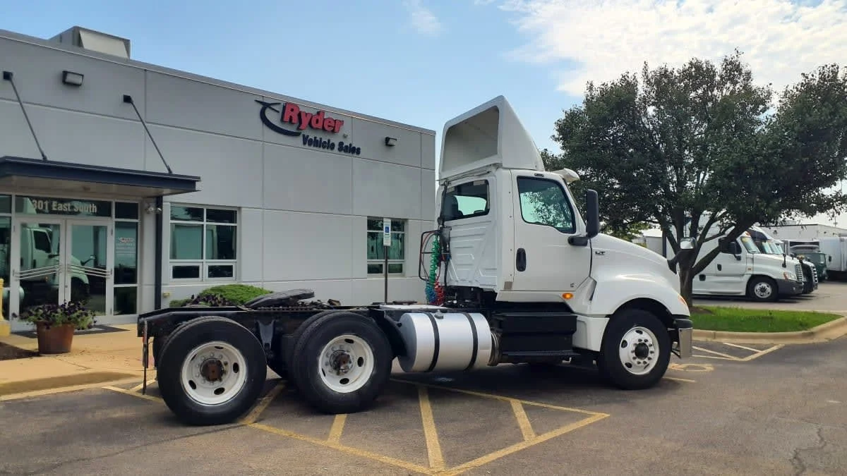 2019 International LT in Bolingbrook, IL — photo 4