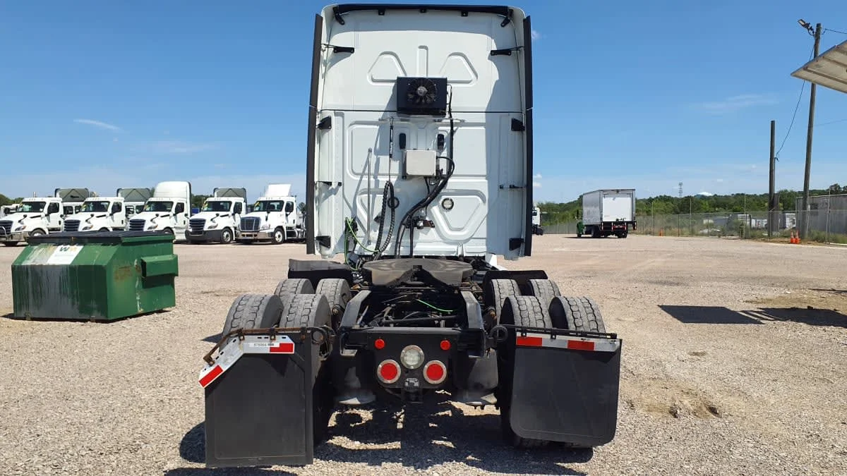 2020 Freightliner Cascadia in Birmingham, AL — photo 5