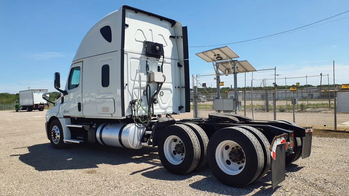 2020 Freightliner Cascadia in Birmingham, AL — photo 6