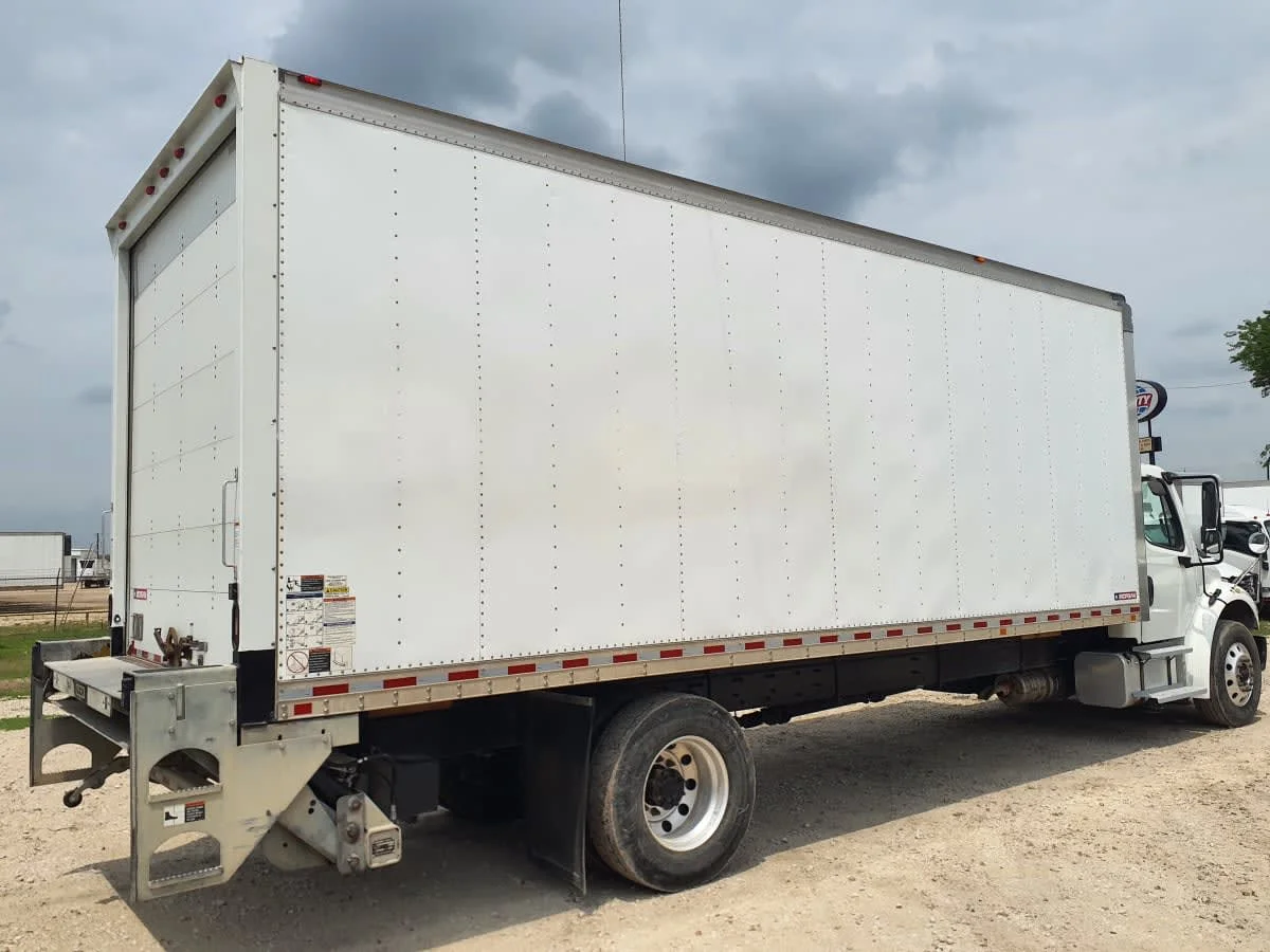 2019 Freightliner M2 106 - image 4