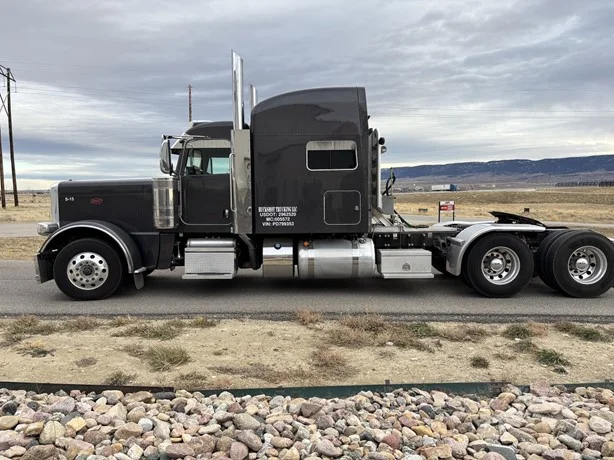 2023 Peterbilt 389 - image 9