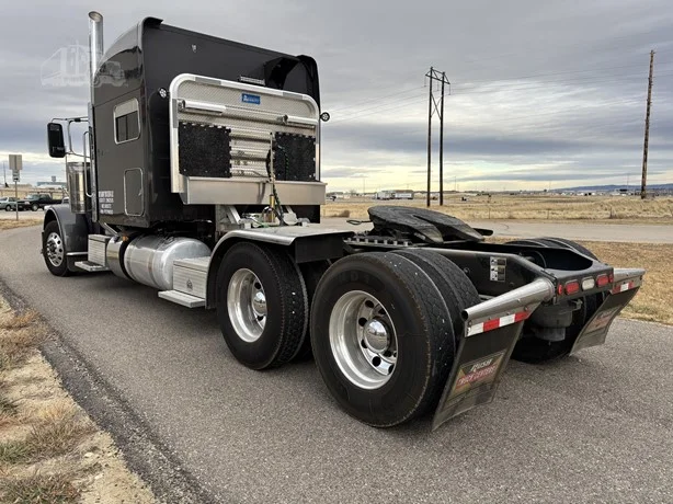 2023 Peterbilt 389 - image 8