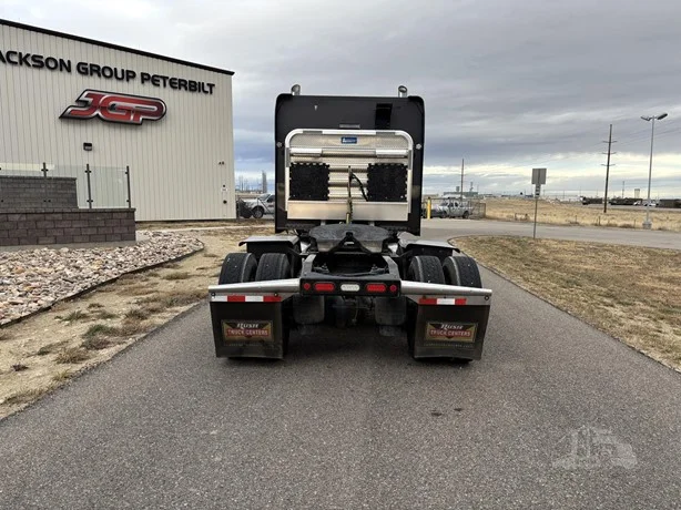 2023 Peterbilt 389 - image 7