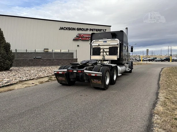 2023 Peterbilt 389 - image 6