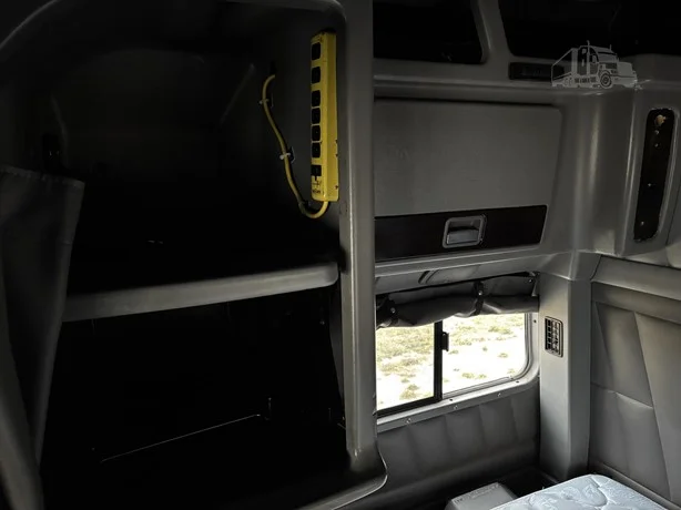 2023 Peterbilt 389 - image 29