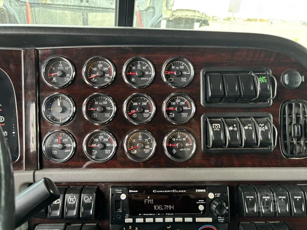 2023 Peterbilt 389 - image 26