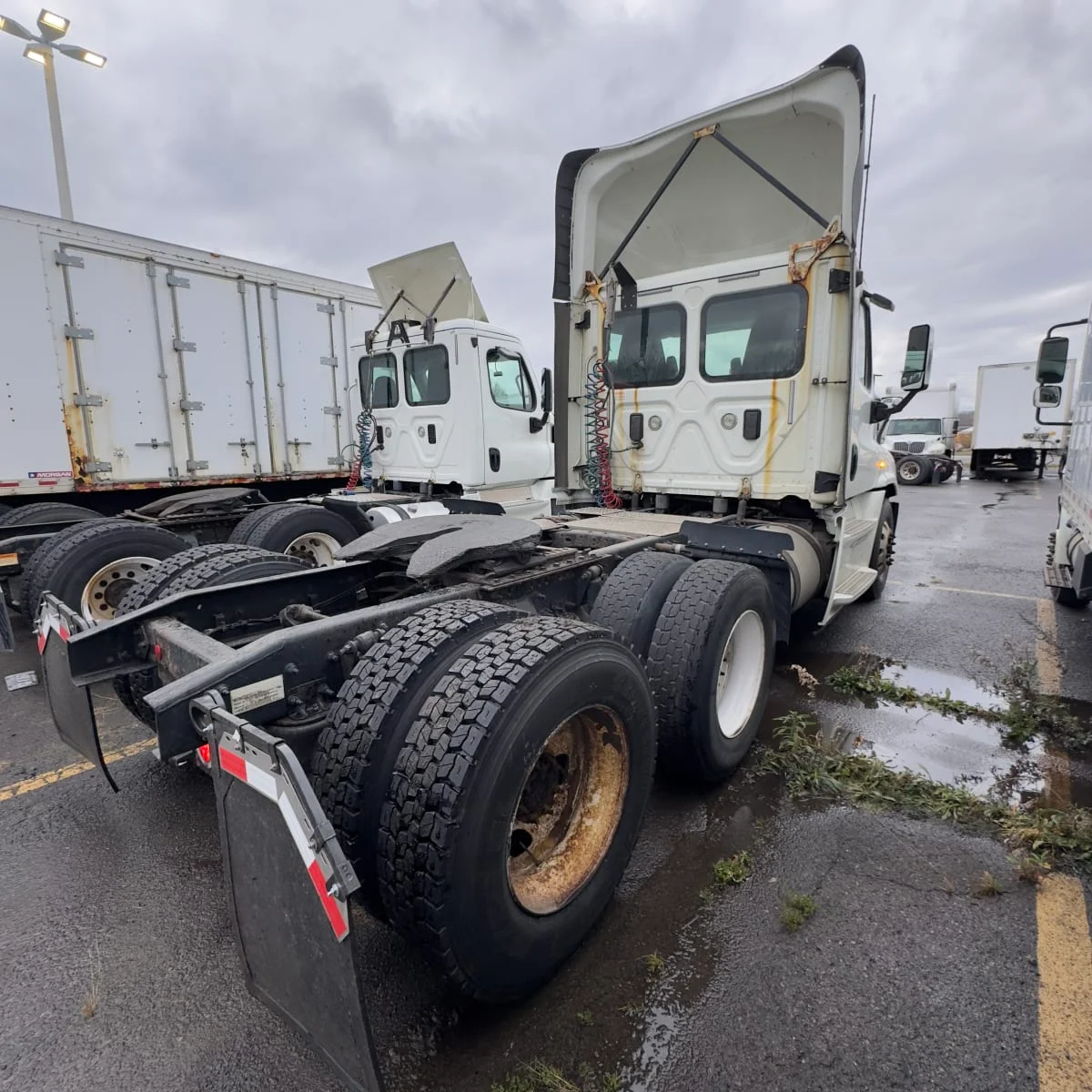 2017 Freightliner Cascadia - image 4