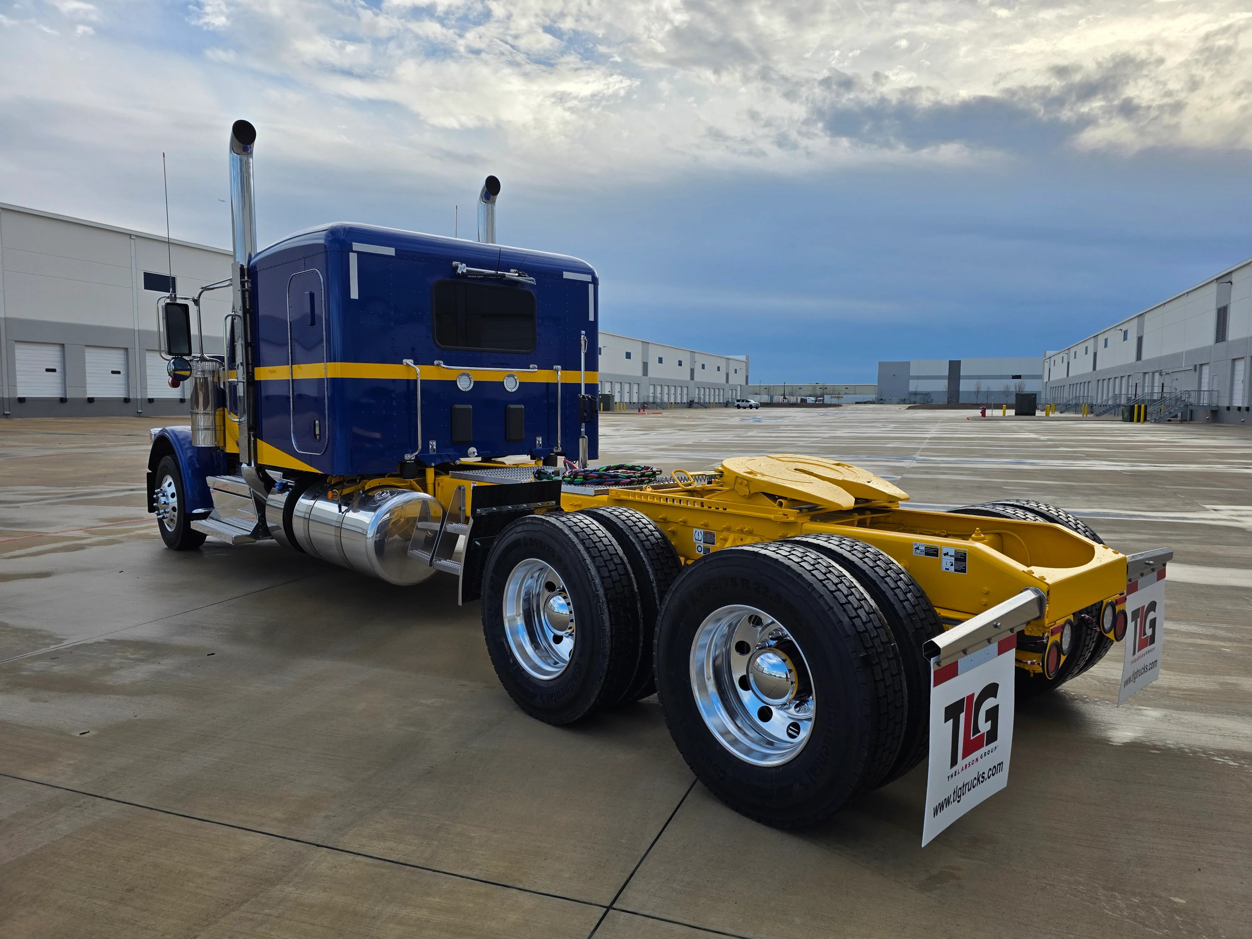 2027 Peterbilt 589 in Cincinnati, OH — photo 3