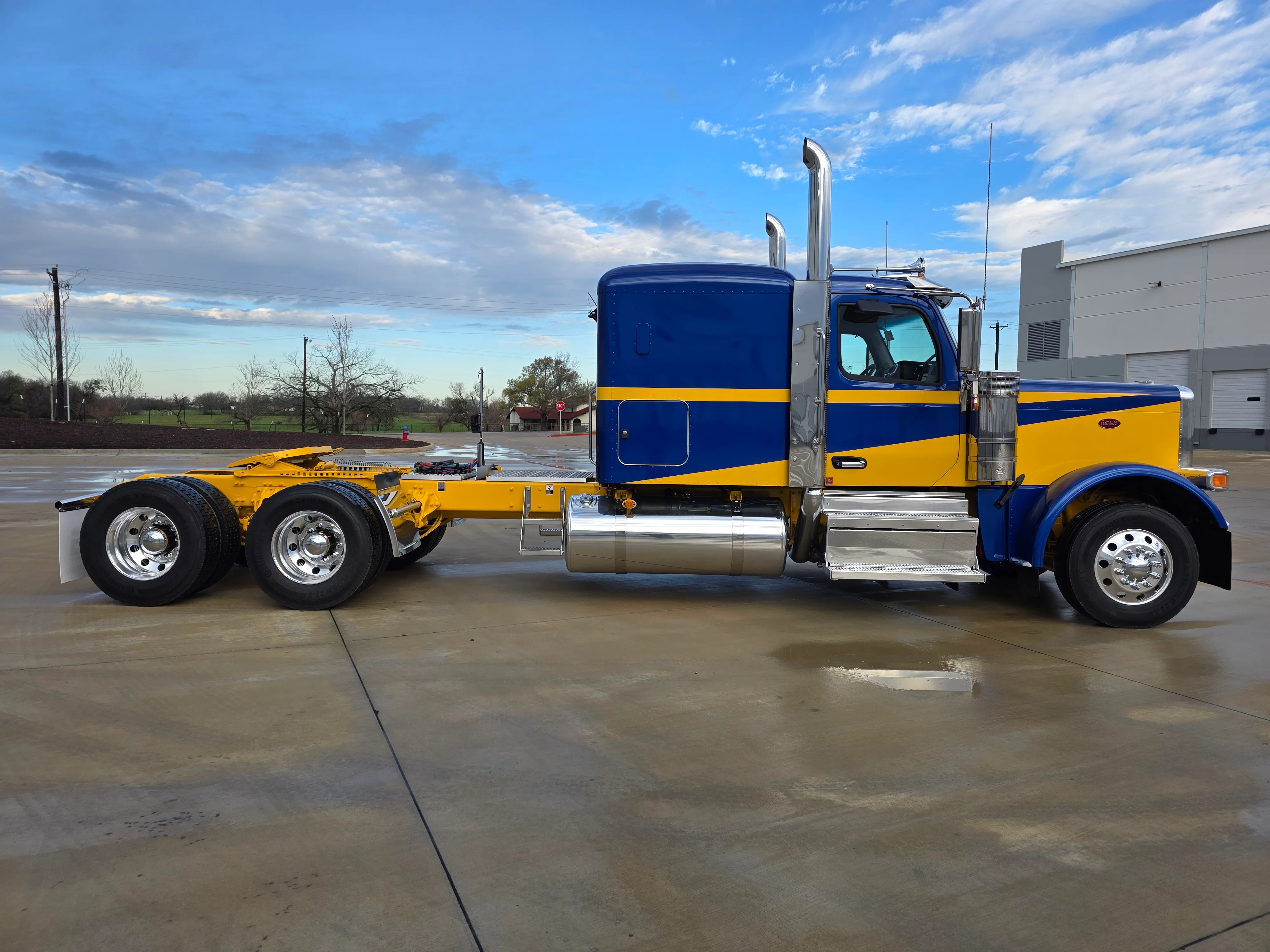 2027 Peterbilt 589 in Cincinnati, OH — photo 6