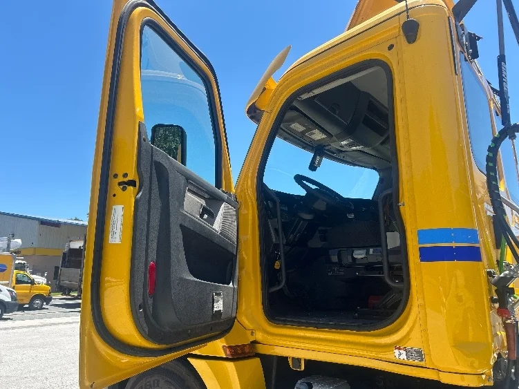 2020 Freightliner Cascadia in Dothan, AL — photo 9