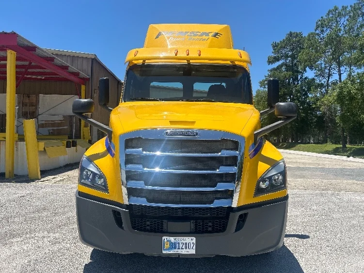 2020 Freightliner Cascadia in Dothan, AL — photo 2