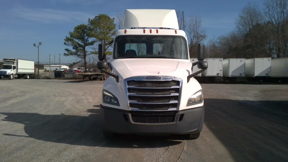 2020 Freightliner Cascadia in Boaz, AL — photo 2