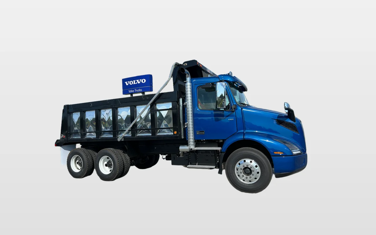 2025 Volvo - image 1