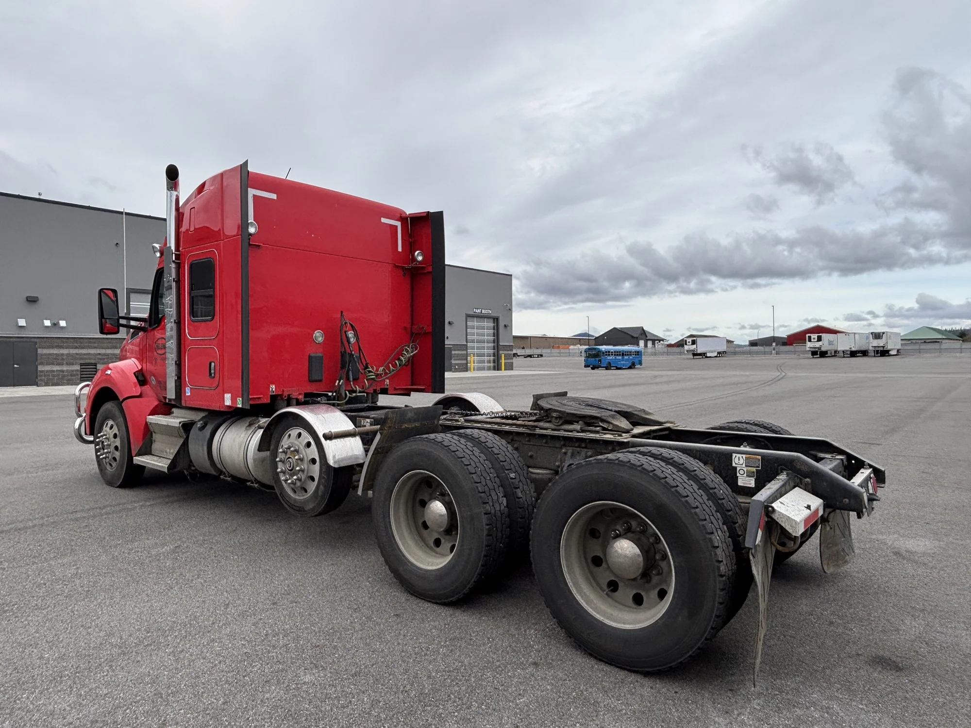 2022 Kenworth T880 - image 2