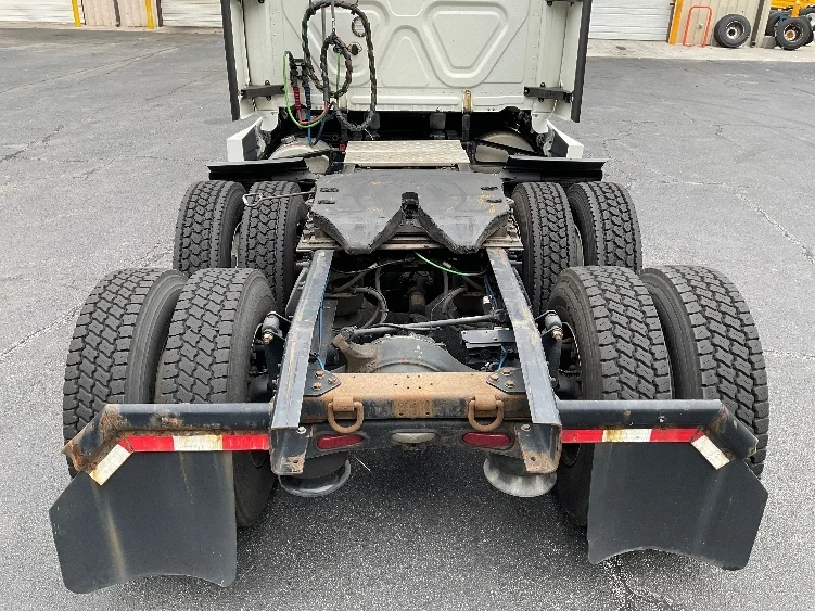 2021 Freightliner Cascadia - image 5