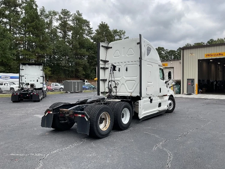 2021 Freightliner Cascadia - image 6