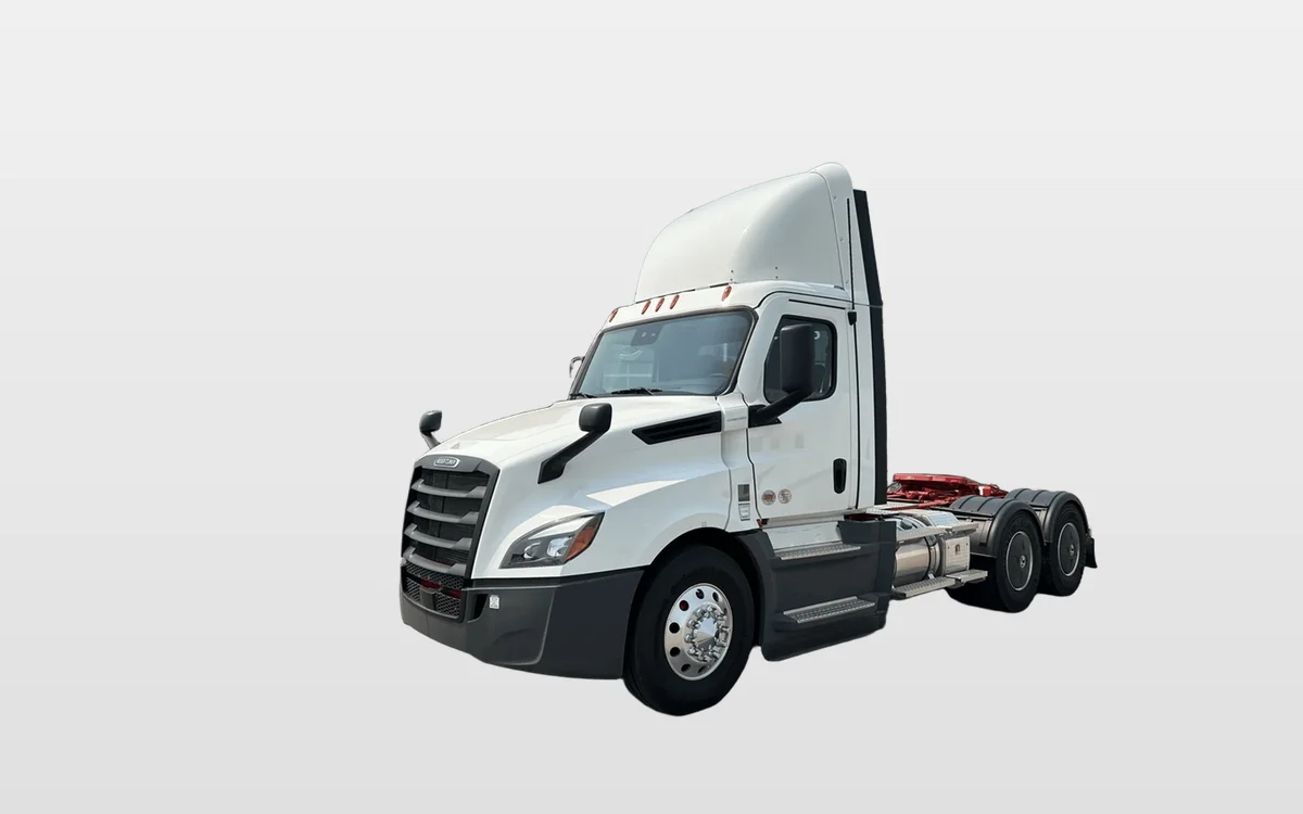 2025 Freightliner Cascadia - image 1