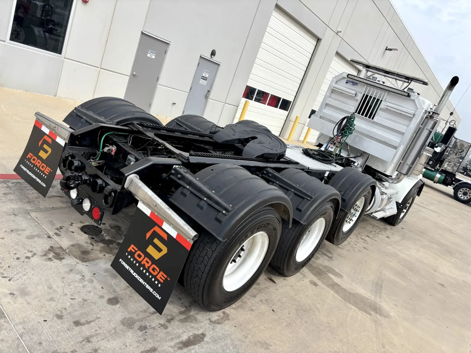 2017 Kenworth T800 - image 11